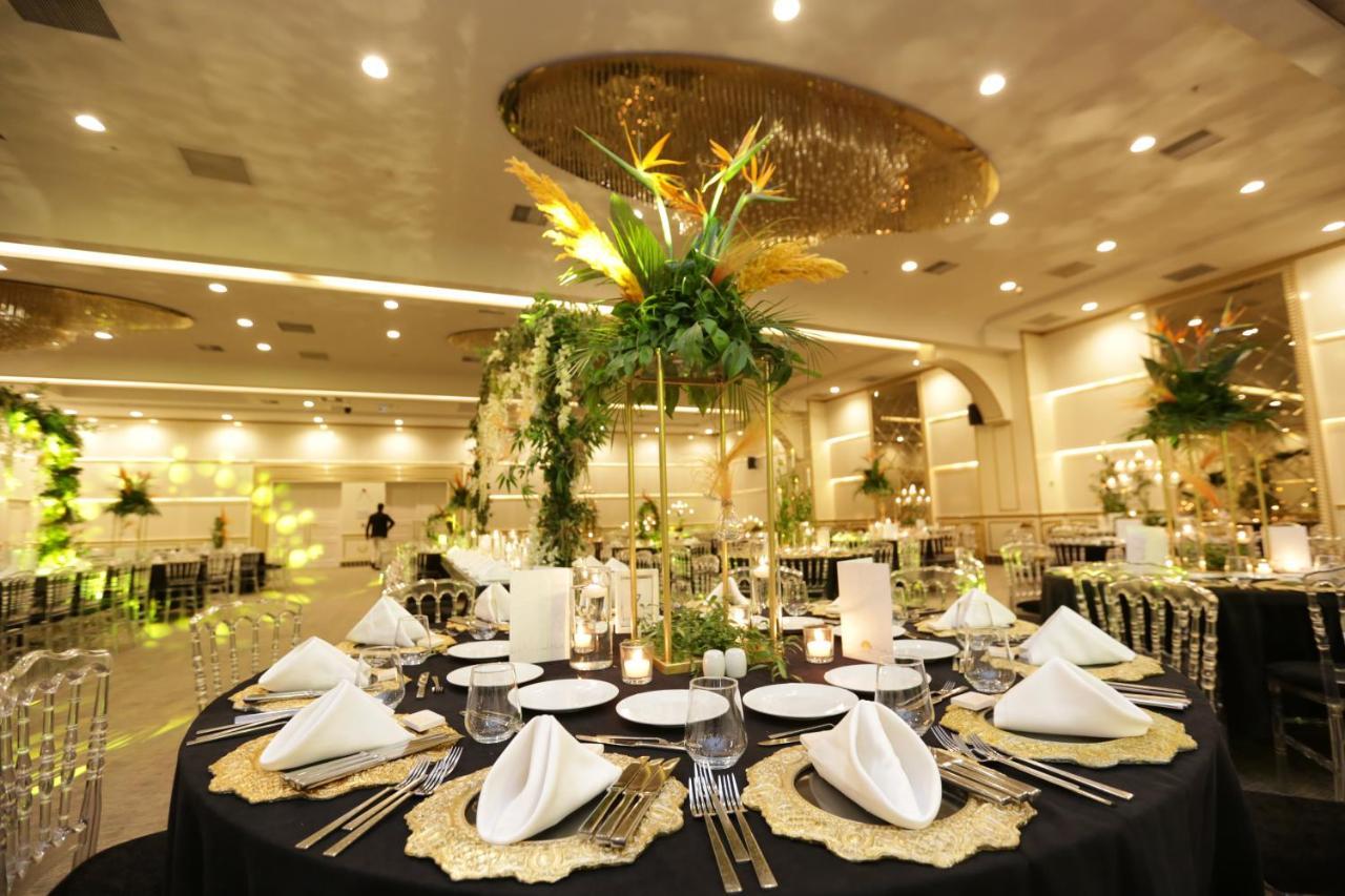 فنادق أنادولو داونتاون أنقرة المظهر الخارجي الصورة A table set for a formal dinner