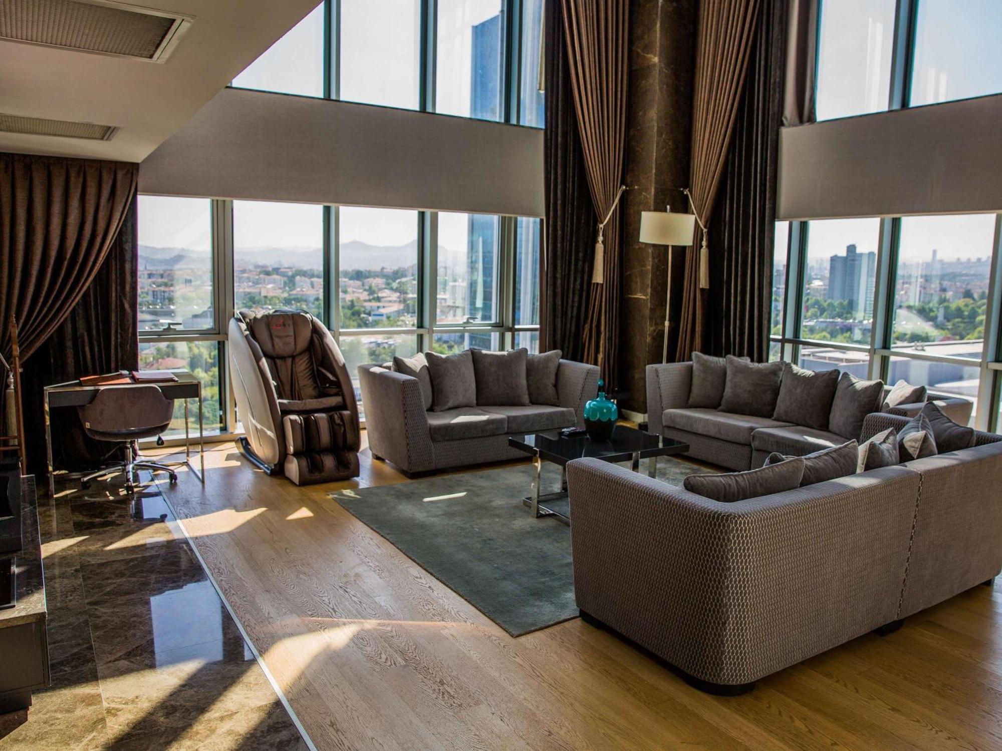 فنادق أنادولو داونتاون أنقرة المظهر الخارجي الصورة The interior of a presidential suite at the Four Seasons Hotel, Istanbul